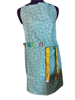 Light Blue Floral Utility Apron with 4 Large Tool Pockets Hand-Made New W/O Tags